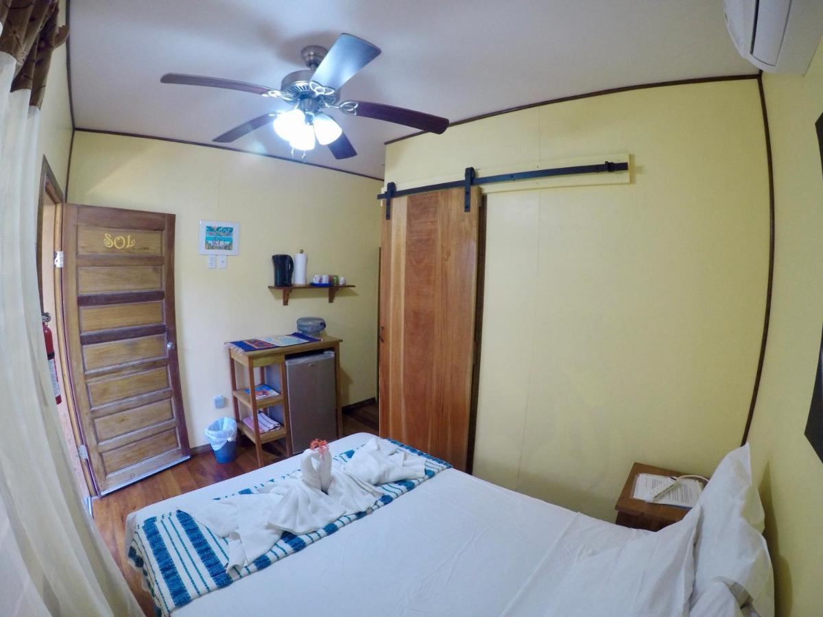 Chila'S Accommodations Cayo Caulker Exterior foto